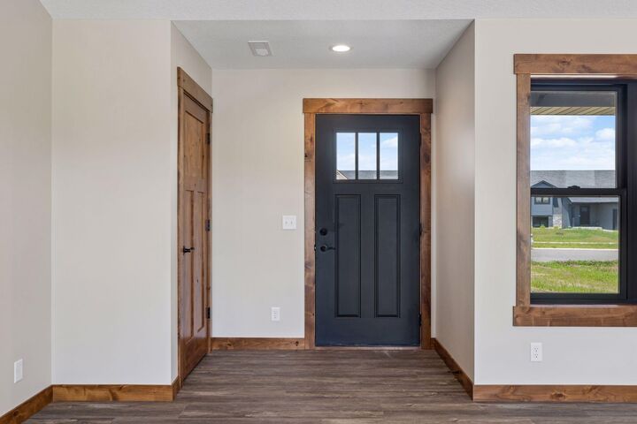 Property Photo:  466 Coyote Way  WI 54017 