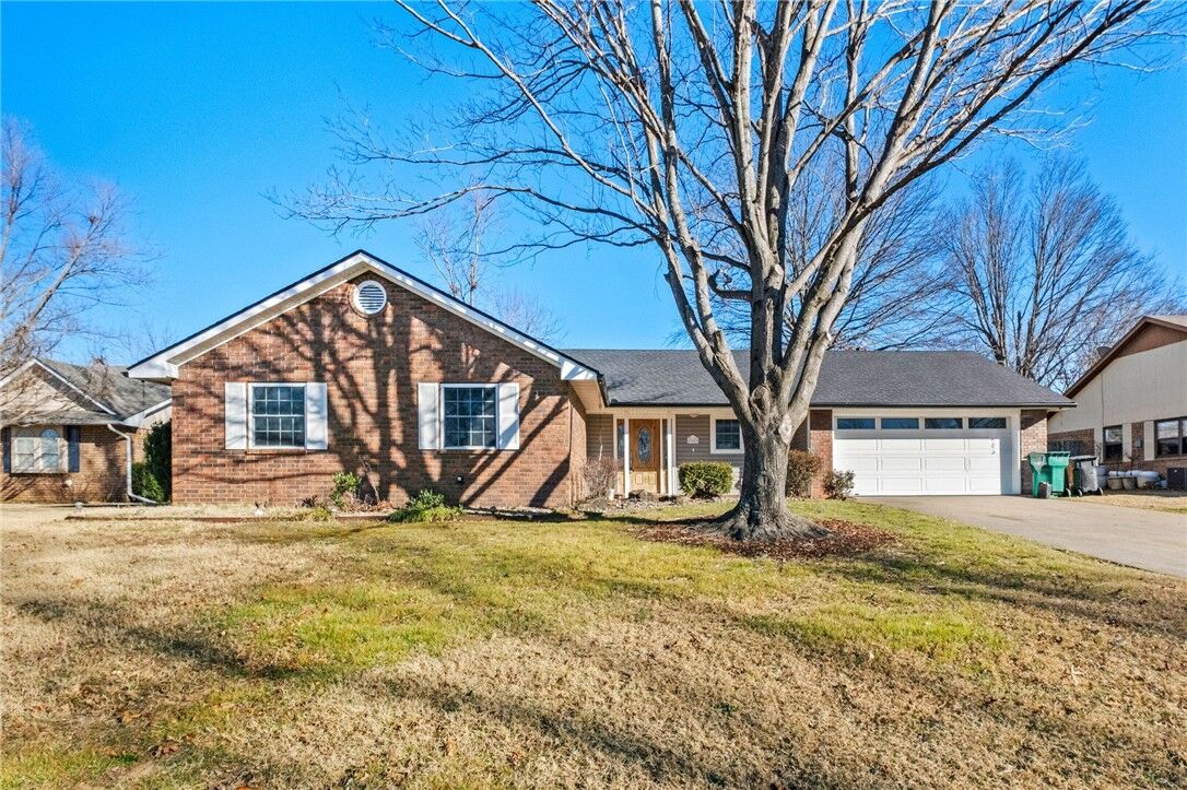 Property Photo:  905 Cardinal Drive  AR 72756 