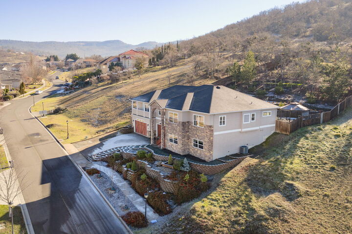 Property Photo:  4642 Hathaway Drive Drive  OR 97504 