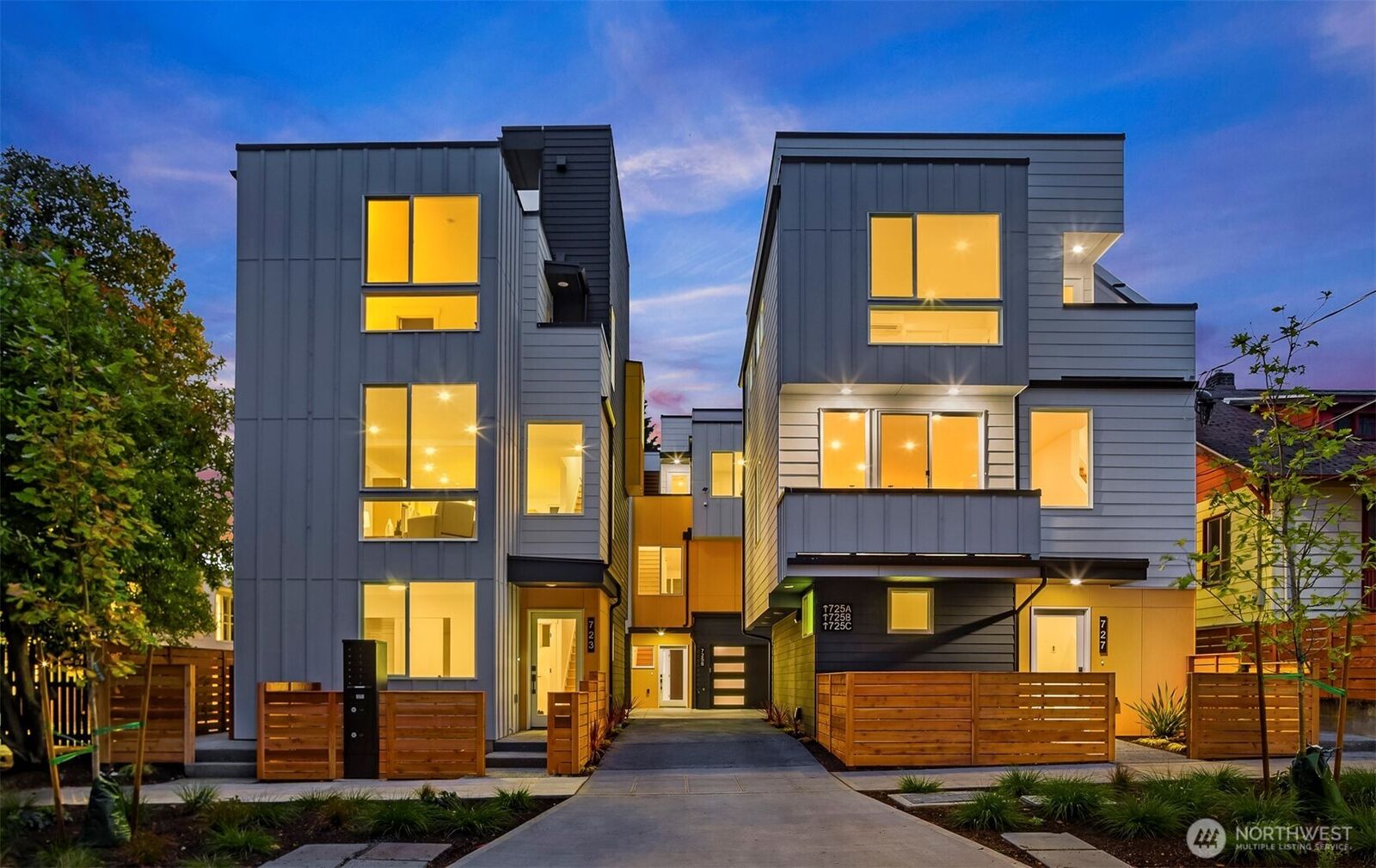 Property Photo:  723  18th Avenue  WA 98122 