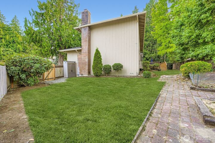 Property Photo:  17012 SE 40th Court  WA 98008 