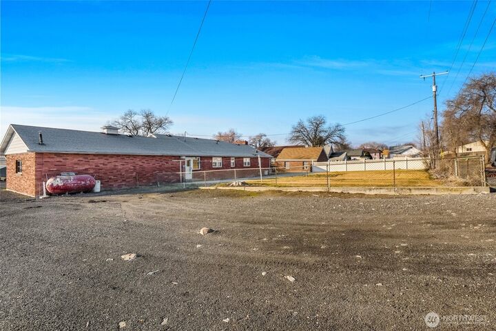 Property Photo:  319 E 3rd Street  WA 99341 