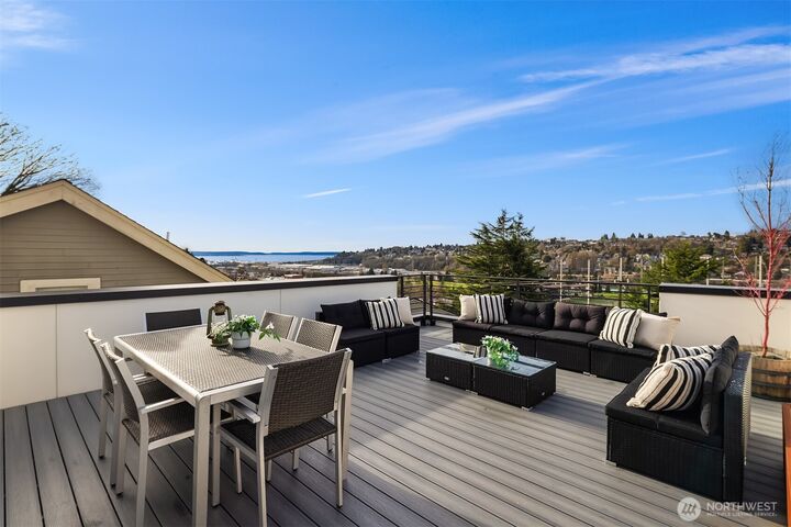 Property Photo:  2815  Prosch Avenue W  WA 98119 