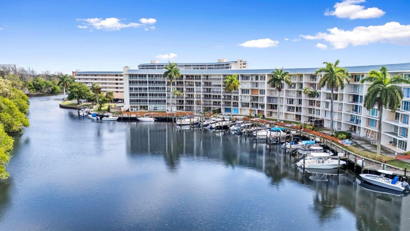 Property Photo: 1319 E Hillsboro Boulevard 111 FL 33441