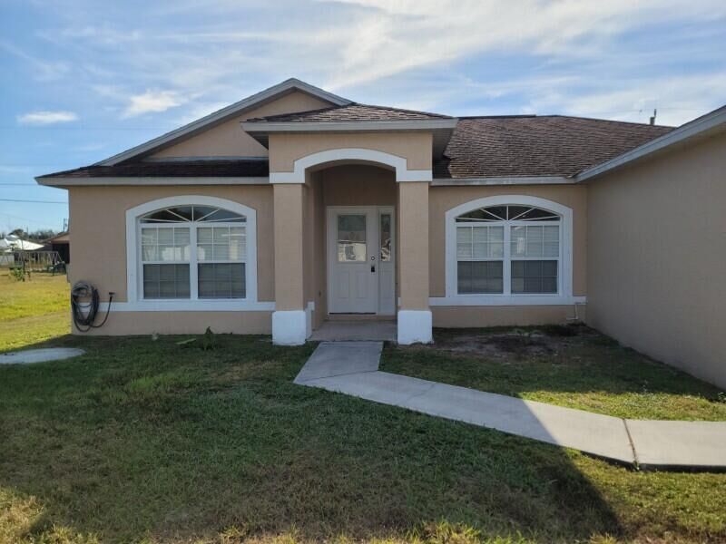 Property Photo:  442 SW Baoy Avenue SW  FL 34953 