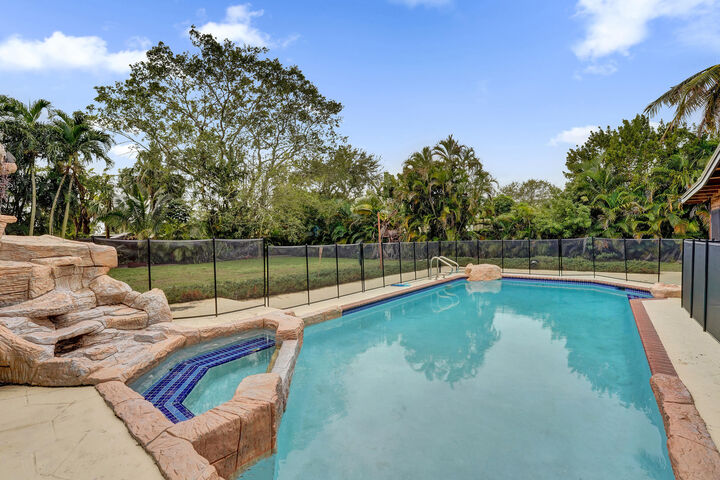 Property Photo:  5612 Harding Street  FL 33021 