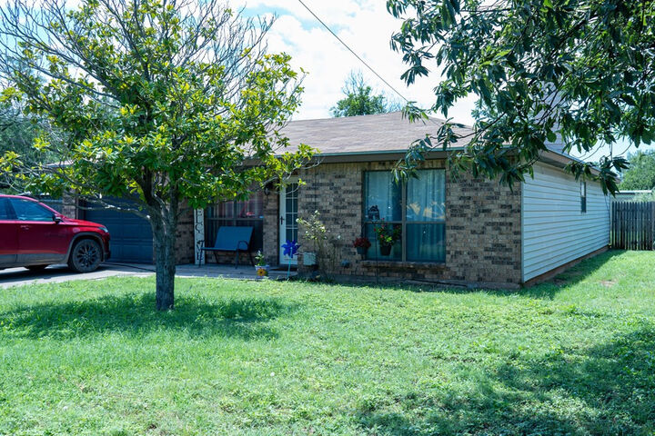 Property Photo: 513 E 46th Street TX 76903