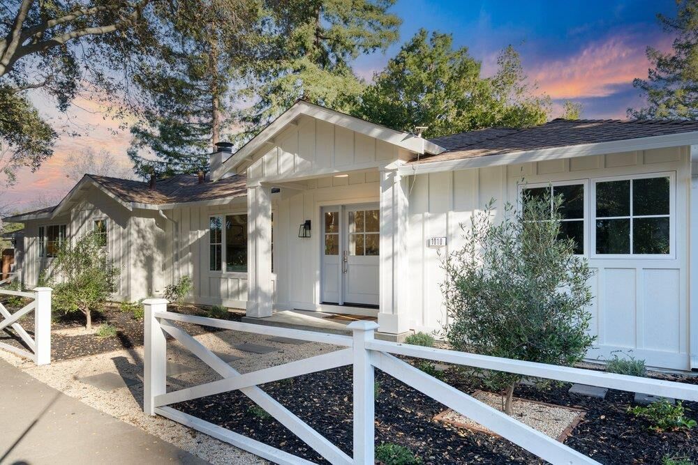 Property Photo:  1010 Ringwood Avenue  CA 94025 