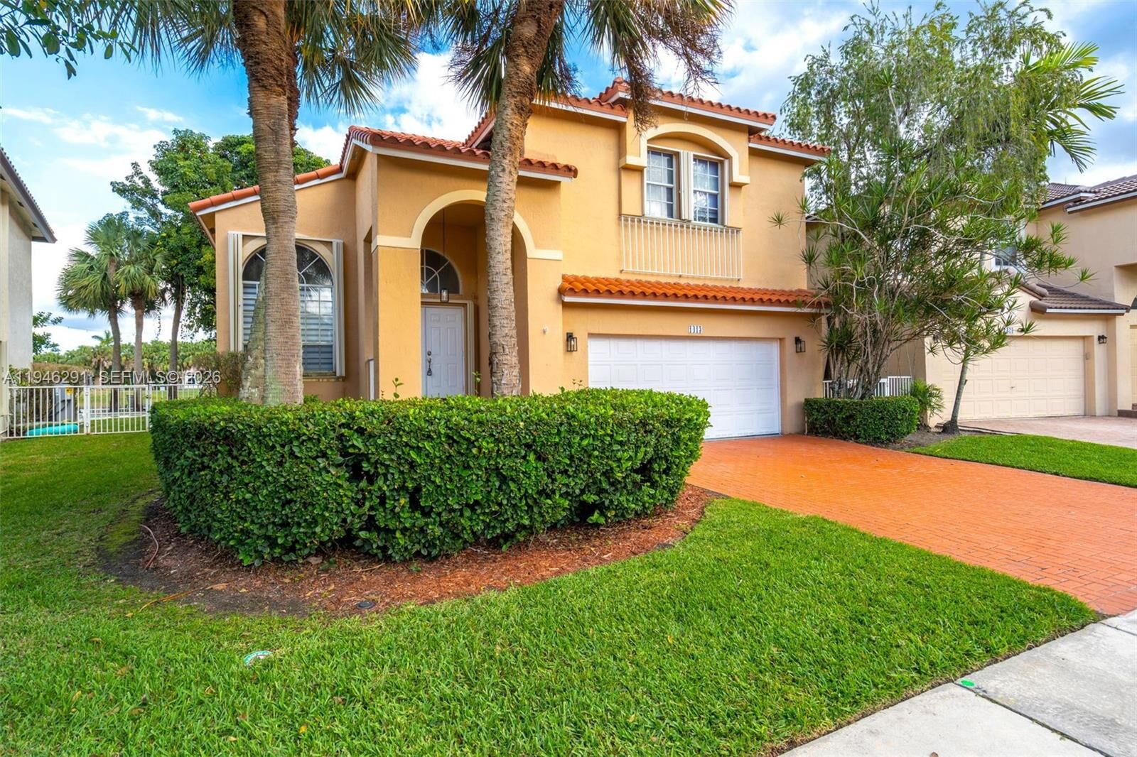 Property Photo:  1413 SW 158th Ave  FL 33027 