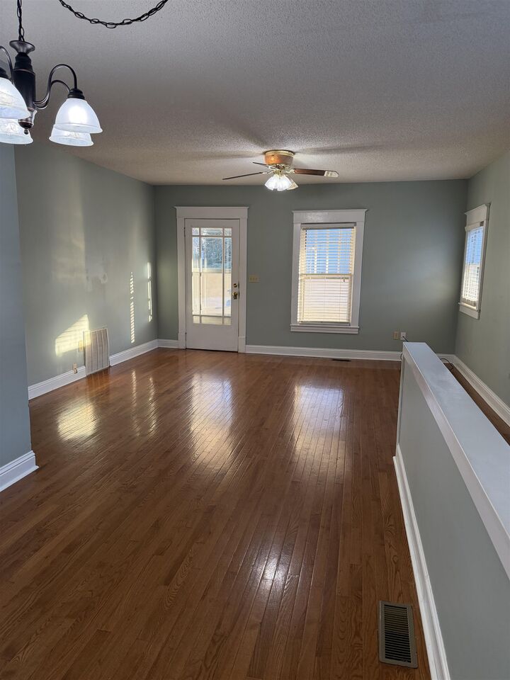 Property Photo:  209 Mattielou St E  AL 35630 - FLORENCE 