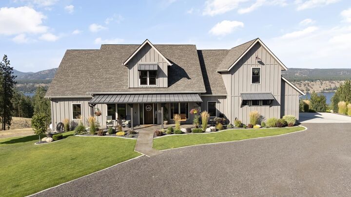 Property Photo:  18524 N Valley Rd  WA 99026 