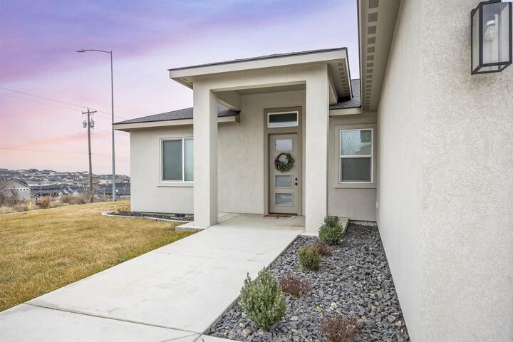 Property Photo:  3605 S Nelson St  WA 99338 