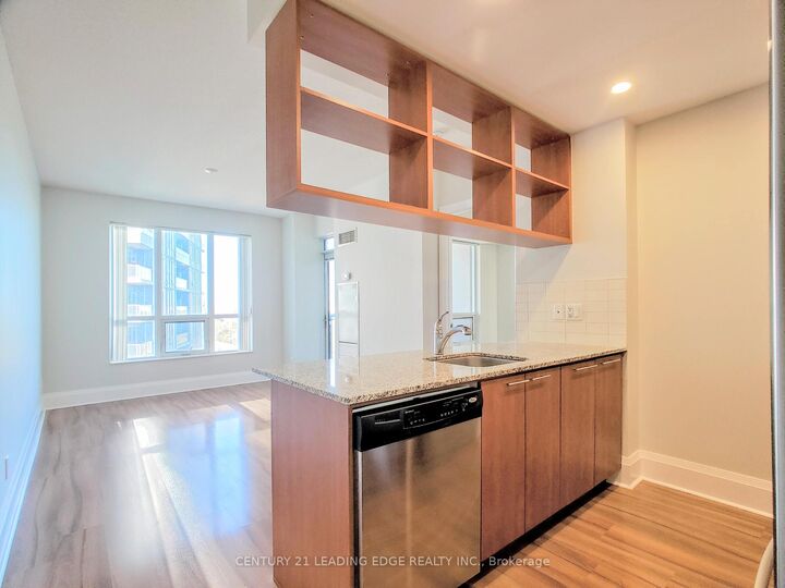 Property Photo:  100 Harrison Garden Boulevard 1121  ON M2N 0C2 