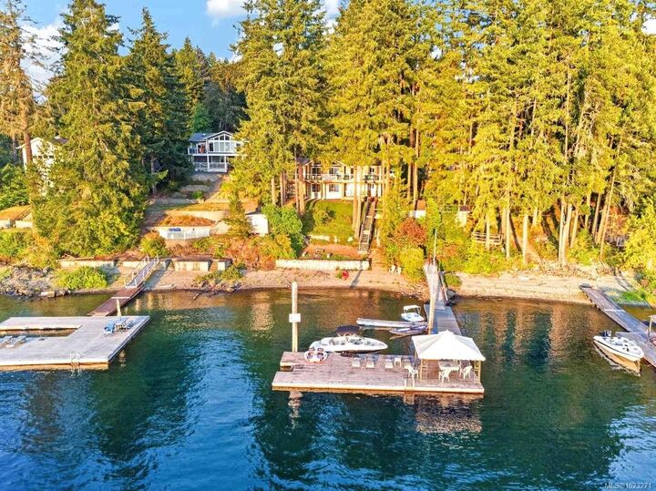 Property Photo: 8253 Dickson Dr BC V9Y 9B4