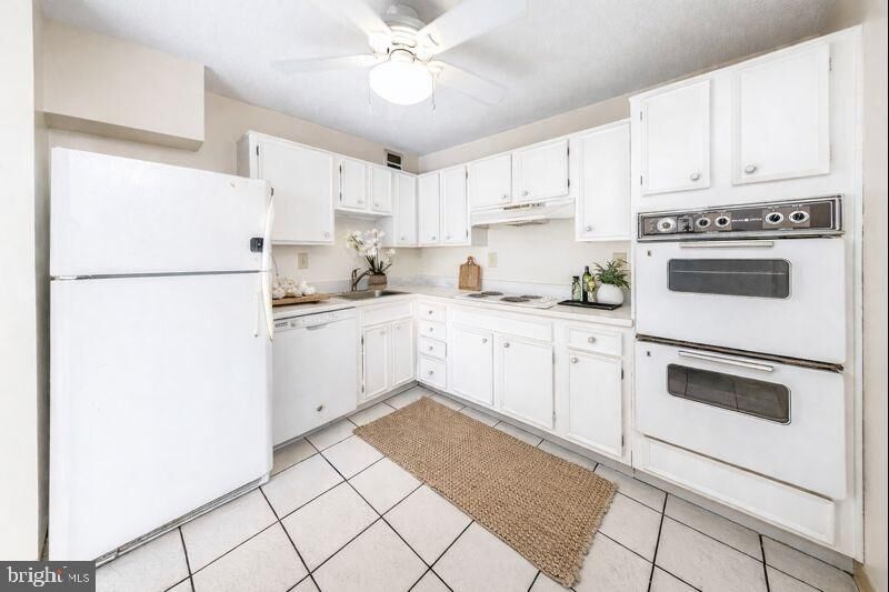 Property Photo: 307 Yoakum Parkway 802 VA 22304