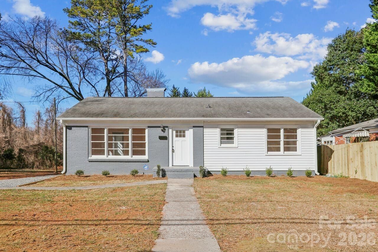 Property Photo:  801 Fugate Avenue  NC 28205 