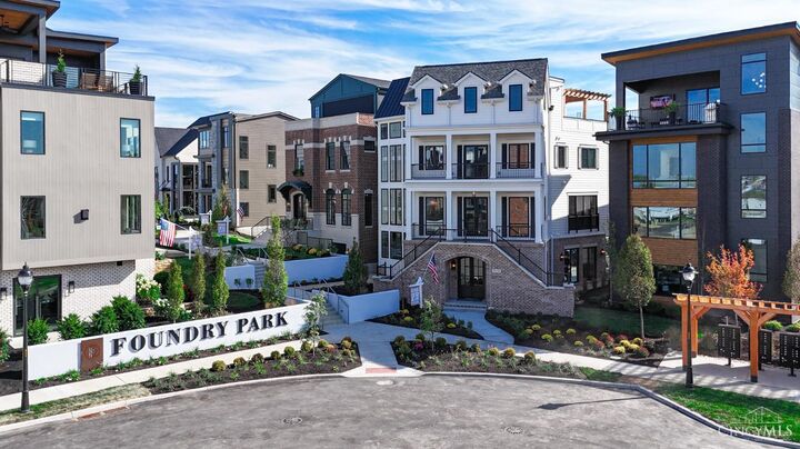 Property Photo:  2906 Three Oaks Lane  OH 45209 