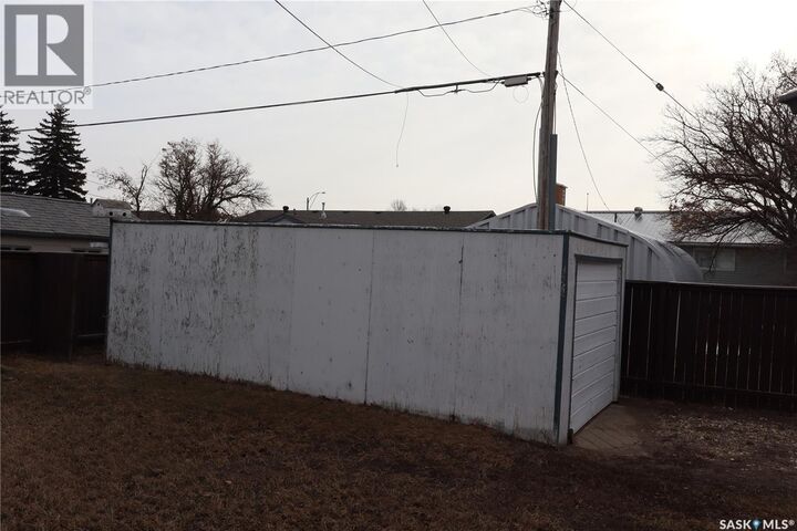 Property Photo:  2 3rd Street E  SK S0H 4K0 