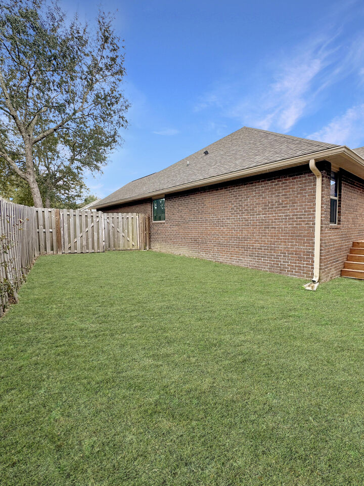 Property Photo:  670 Red Fern Road  FL 32536 