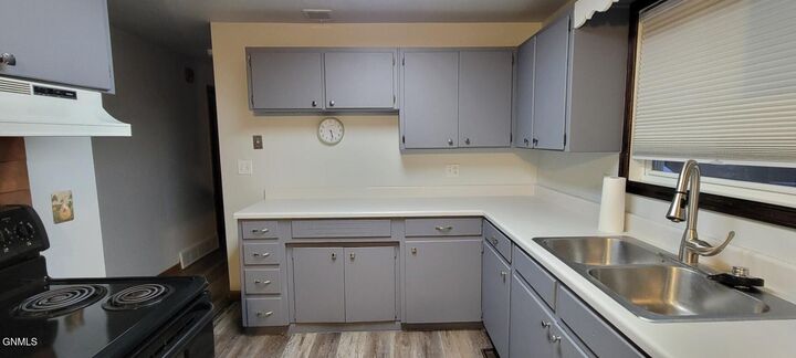 Property Photo:  321 16th Avenue NE  ND 58401 