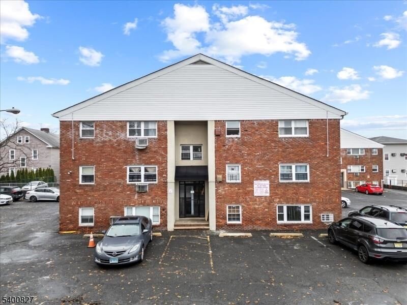 Property Photo: 816-826 W Grand St 3E NJ 07202