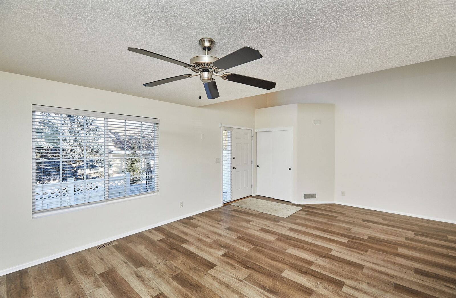 Property Photo: 15411 Westbrook Drive IA 50323