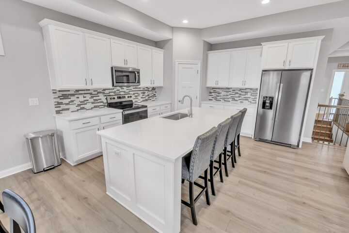 Property Photo:  1800 Lakeview Drive  IA 50219 