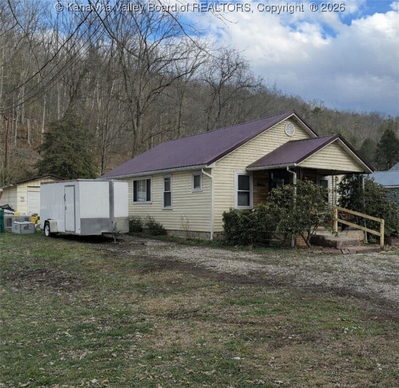 Property Photo:  2576 Browns Creek  WV 25177 