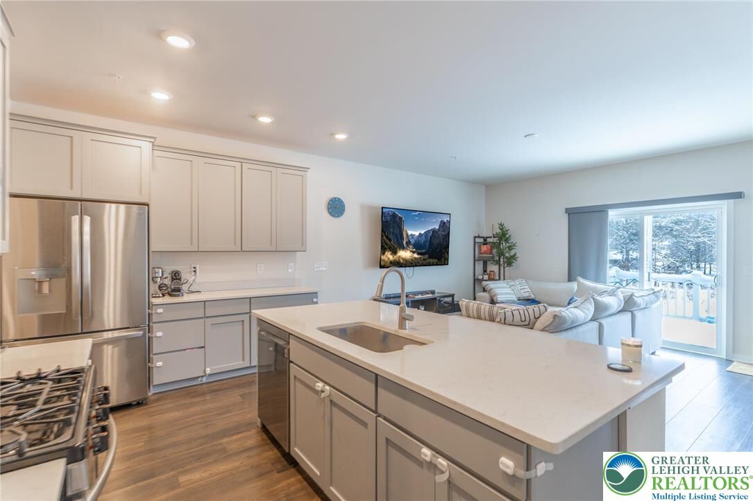 Property Photo:  7536 Clayton Avenue  PA 18036 