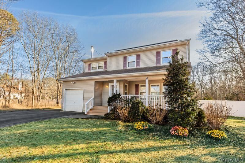 Property Photo:  4 Sheila Court  NY 11949 