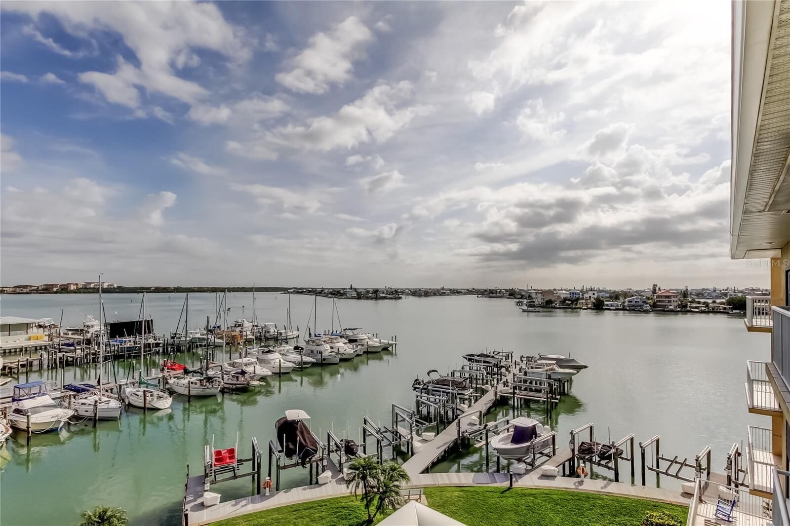 Property Photo:  425 150th Avenue 2504  FL 33708 