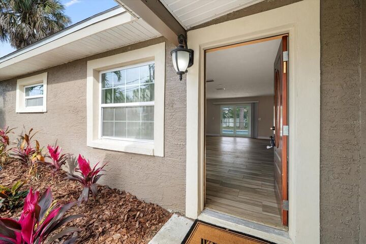 Property Photo:  11 Jeff Road  FL 33774 