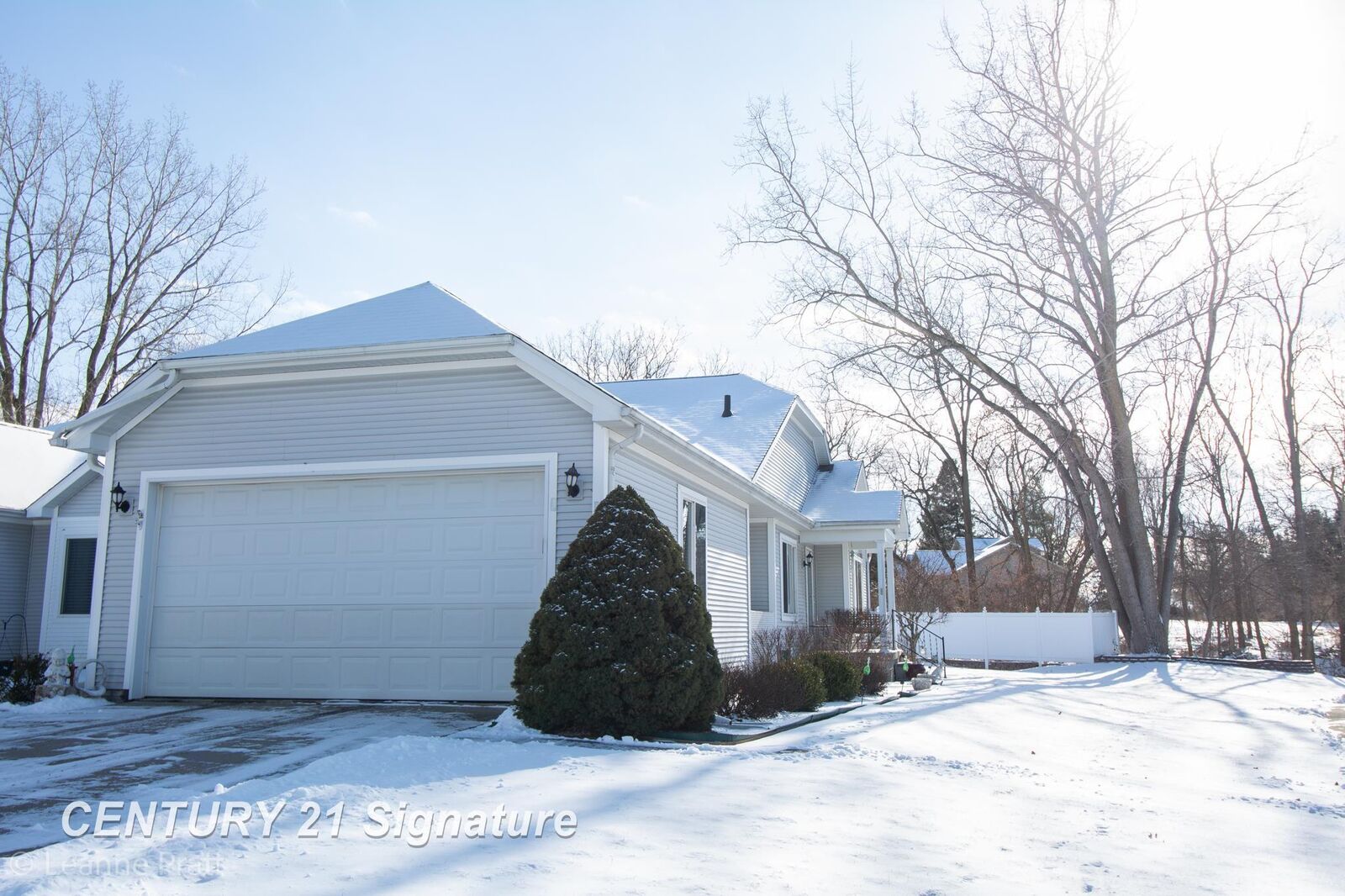 Property Photo: 241 Aberdeen Court Unit 11 Bldg 6 MI 48433