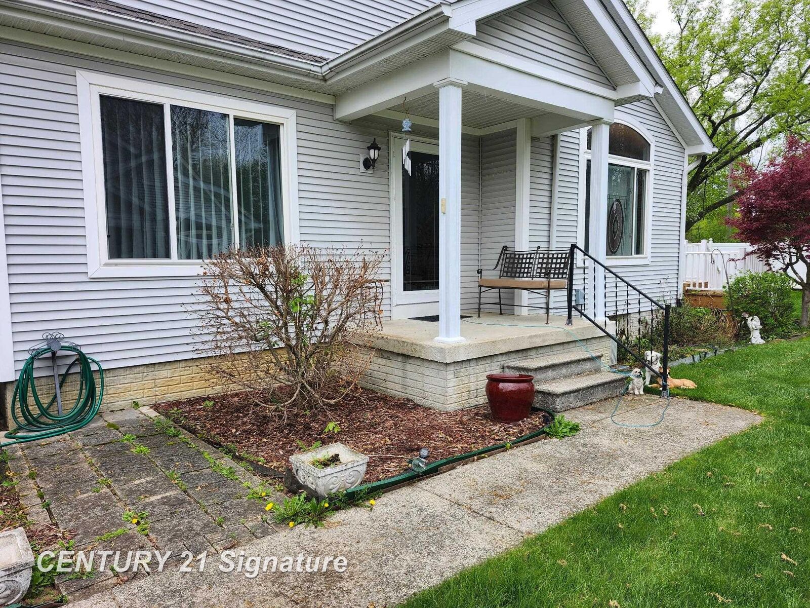 Property Photo:  241 Aberdeen Court Unit 11 Bldg 6  MI 48433 