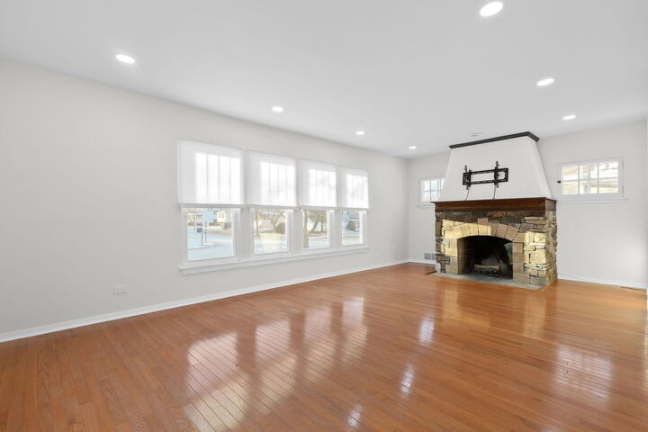 Property Photo: 405 S Gilbert Avenue S IL 60625