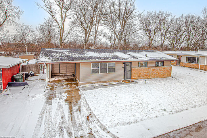 Property Photo: 128 Algonquin Street IL 60466