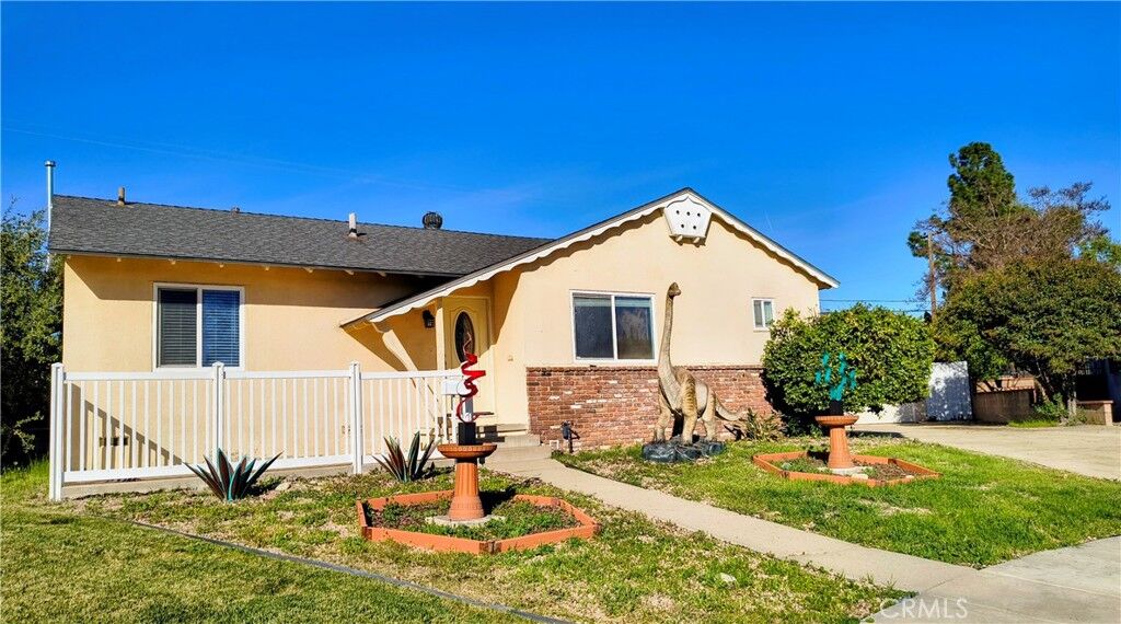 Property Photo:  633 Maple Way  CA 91786 