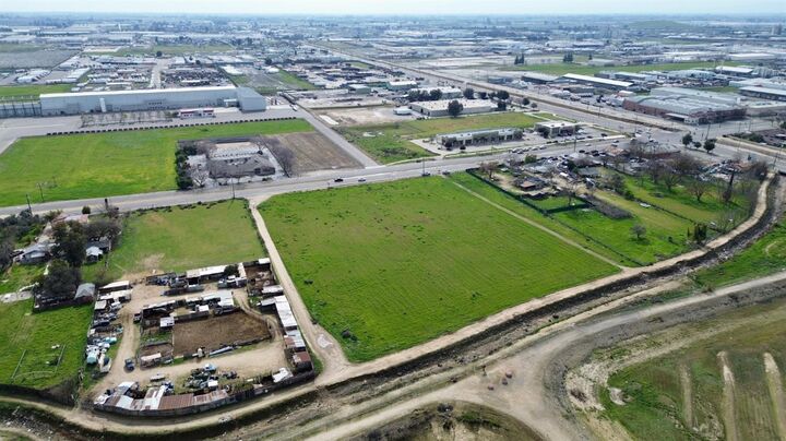 Property Photo:  4865 E Jensen Avenue  CA 93725 