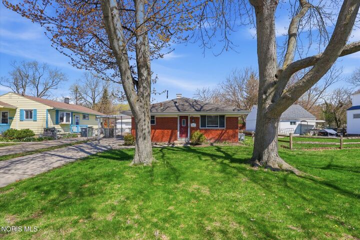 Property Photo:  1004 Birch Avenue  OH 43537 