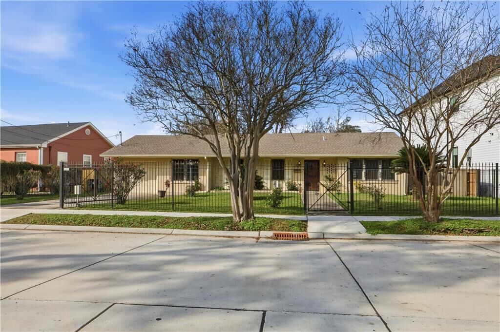 Property Photo:  50 Pratt Drive  LA 70122 