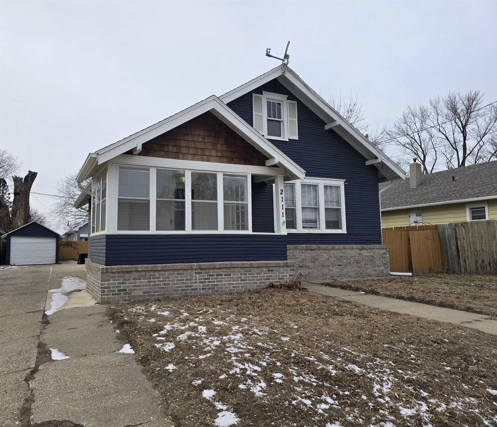 Property Photo: 2111 S Alice St IA 51106
