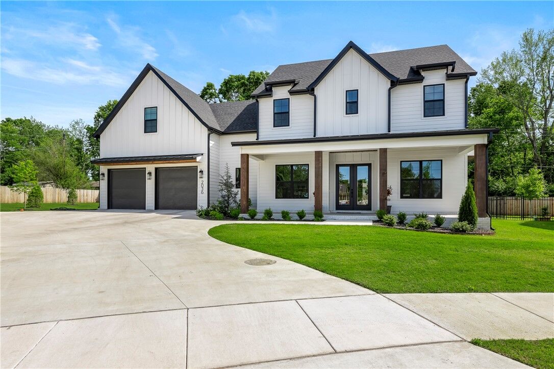 Property Photo: 2036 N Dutton Place AR 72703
