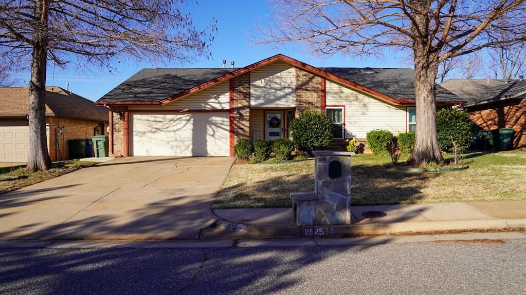 Property Photo: 2525 N Fairfield Drive OK 73012