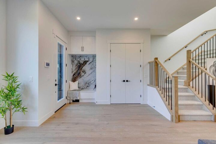 Photo de la propriété:  2013 23 Avenue NW  AB T2M 1W2 