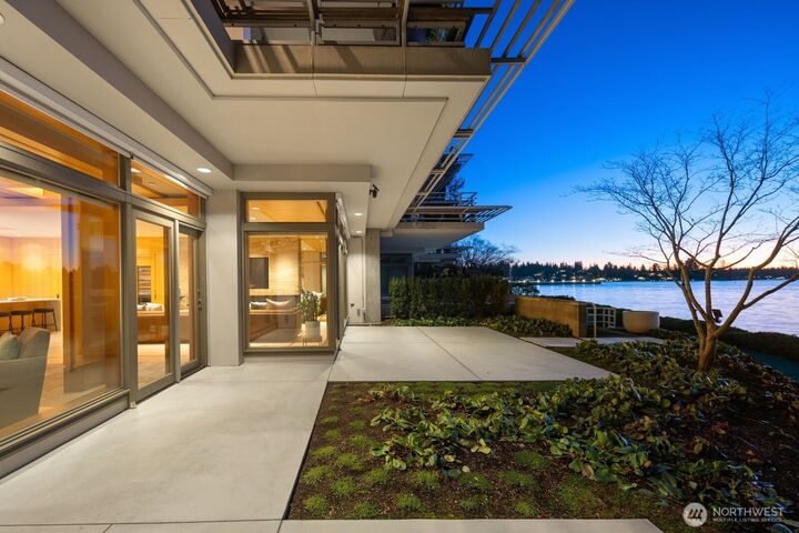 Property Photo:  5505  Lake Washington Boulevard NE 1-E  WA 98033 