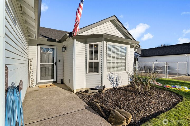 Property Photo:  1607 SW 2nd Avenue  WA 98604 