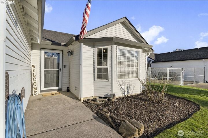 Property Photo:  1607 SW 2nd Avenue  WA 98604 