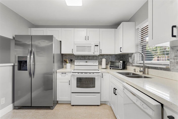 Property Photo:  9700 Sunrise Lakes Boulevard 101  FL 33322 