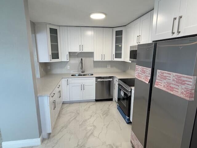 Property Photo:  810 Lake Shore Drive 19  FL 33403 