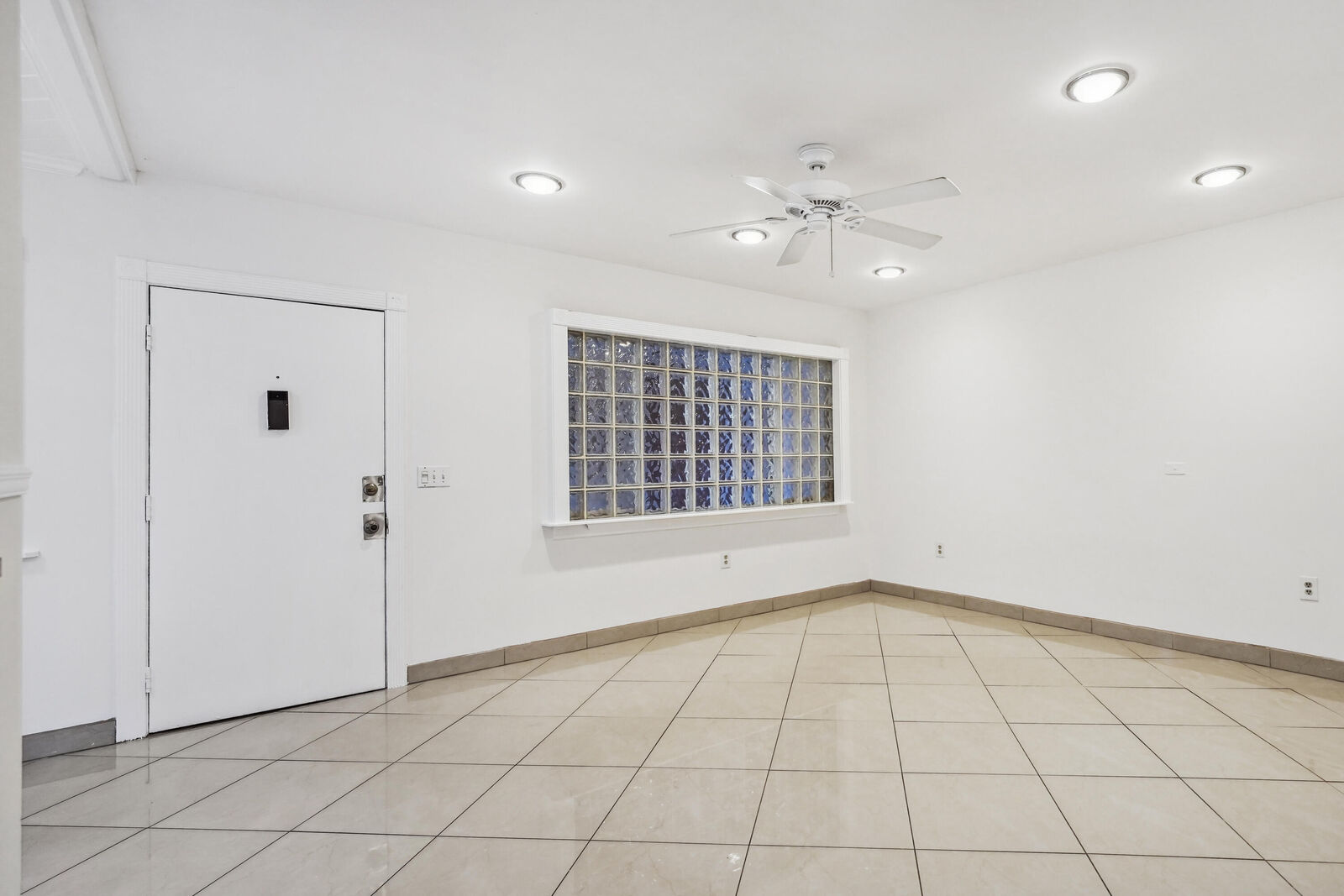 Property Photo:  2878 Donnelly Drive 106  FL 33462 